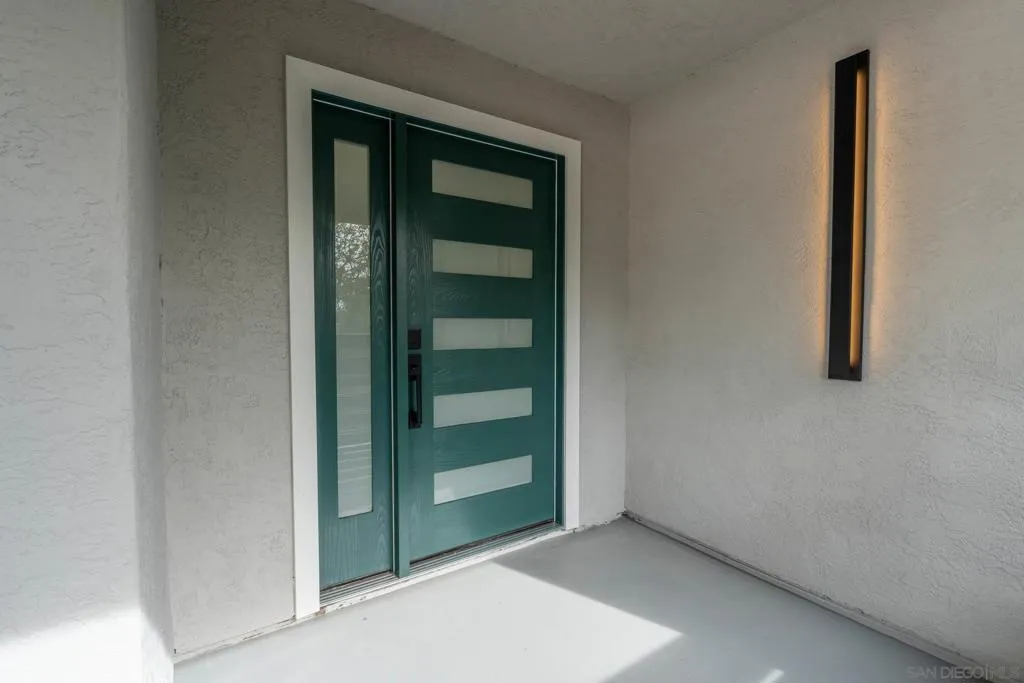 1602 Montgomery, Vista, California 92084 home-pic-21