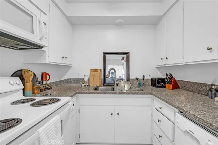 6652 Darby Avenue, Reseda, California 91335