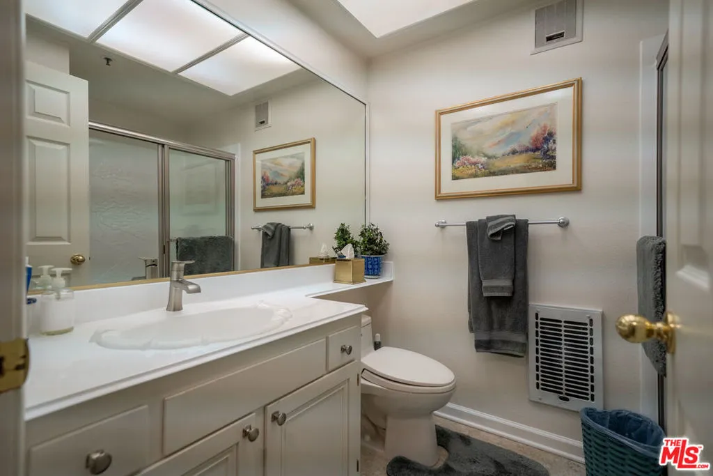 880 W 1st Street 506, Los Angeles, California 90012 home-pic-16