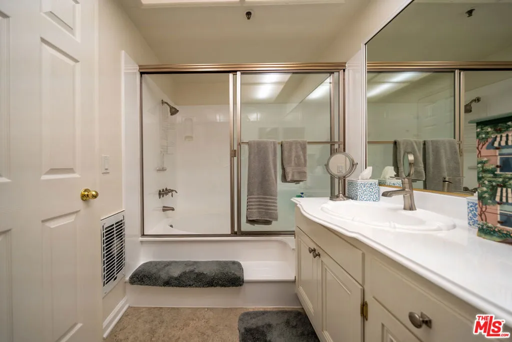 880 W 1st Street 506, Los Angeles, California 90012 home-pic-21
