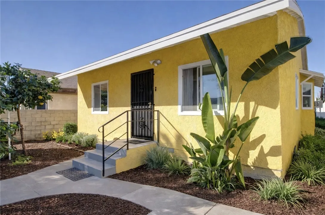 841 W 58th, Los Angeles, California 90037 home-pic-1