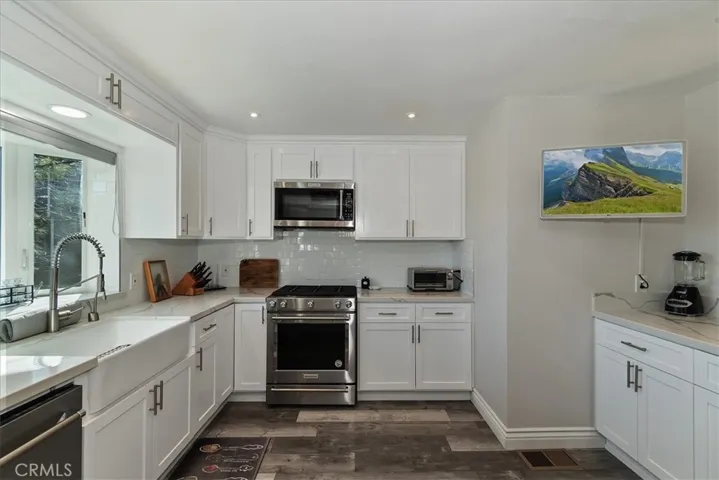 27565 North Bay Rd, Lake Arrowhead, California 92352