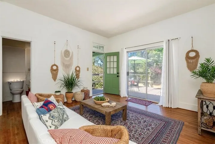 Virtually staged w/ furniture