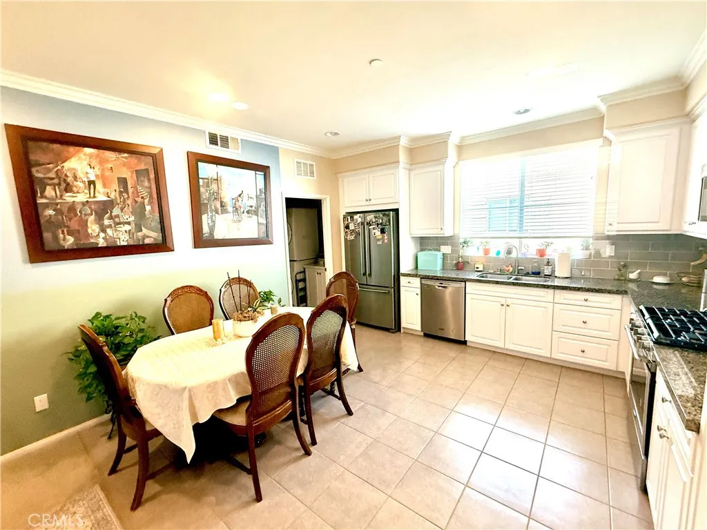 6333 Norma Court, Eastvale, California 91752 home-pic-9