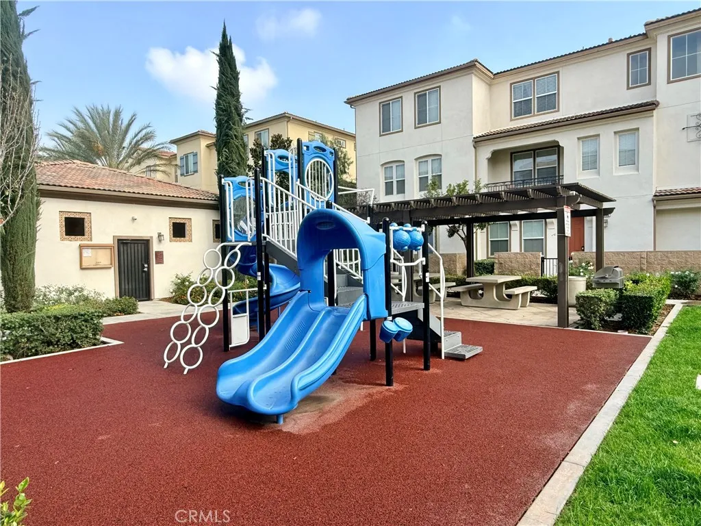 6333 Norma Court, Eastvale, California 91752 home-pic-38