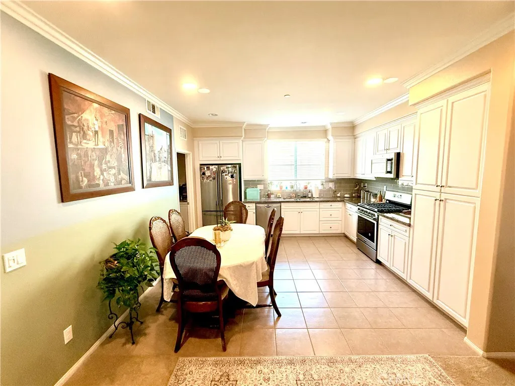 6333 Norma Court, Eastvale, California 91752 home-pic-14