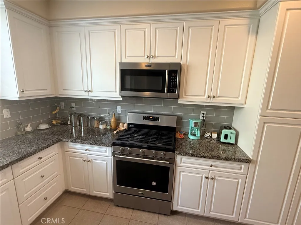 6333 Norma Court, Eastvale, California 91752 home-pic-10
