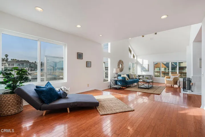 2221 Kingsbridge Ln Oxnard CA-large-006-