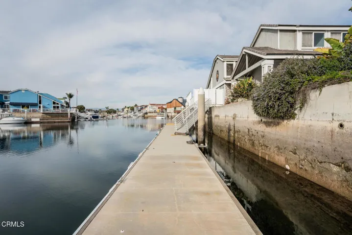 2221 Kingsbridge Ln Oxnard CA-large-043-