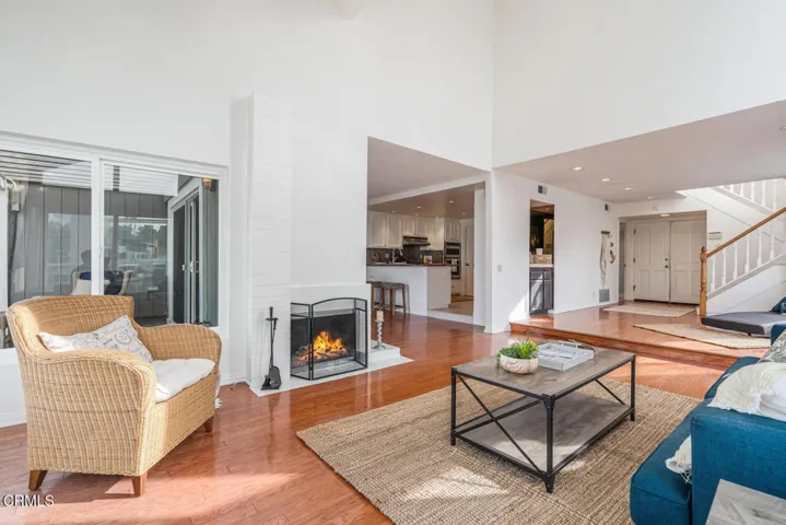 2221 Kingsbridge Ln Oxnard CA-large-011-