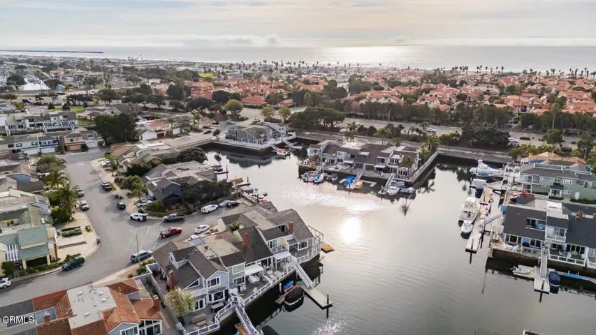 2221 Kingsbridge Ln Oxnard CA-large-031-