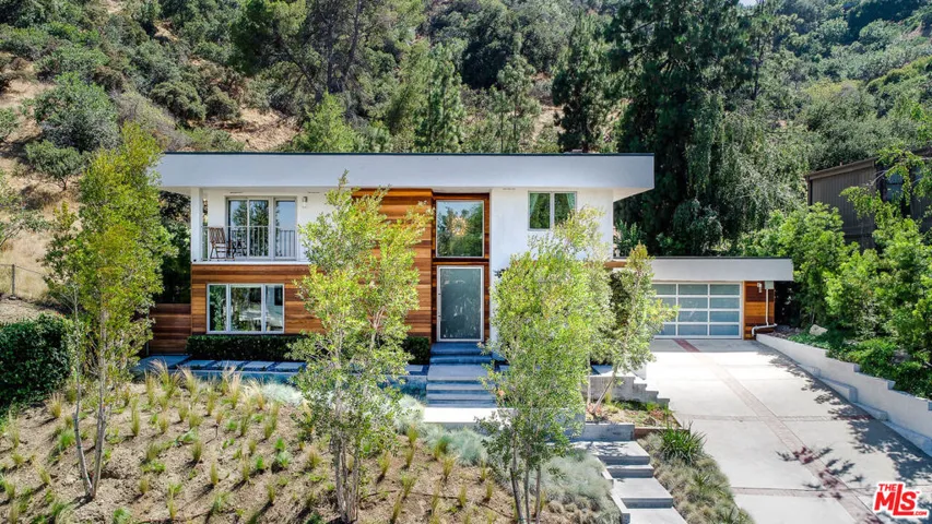 10832 Wrightwood Lane, Studio City, California 91604