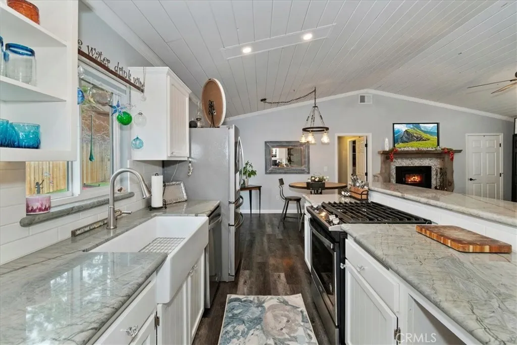 399 Crater Lake, Big Bear Lake, California 92315 home-pic-14