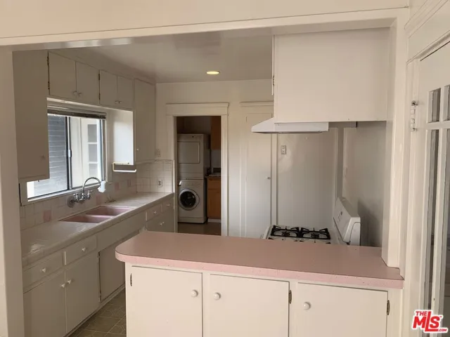 Kitchen from breakfast area