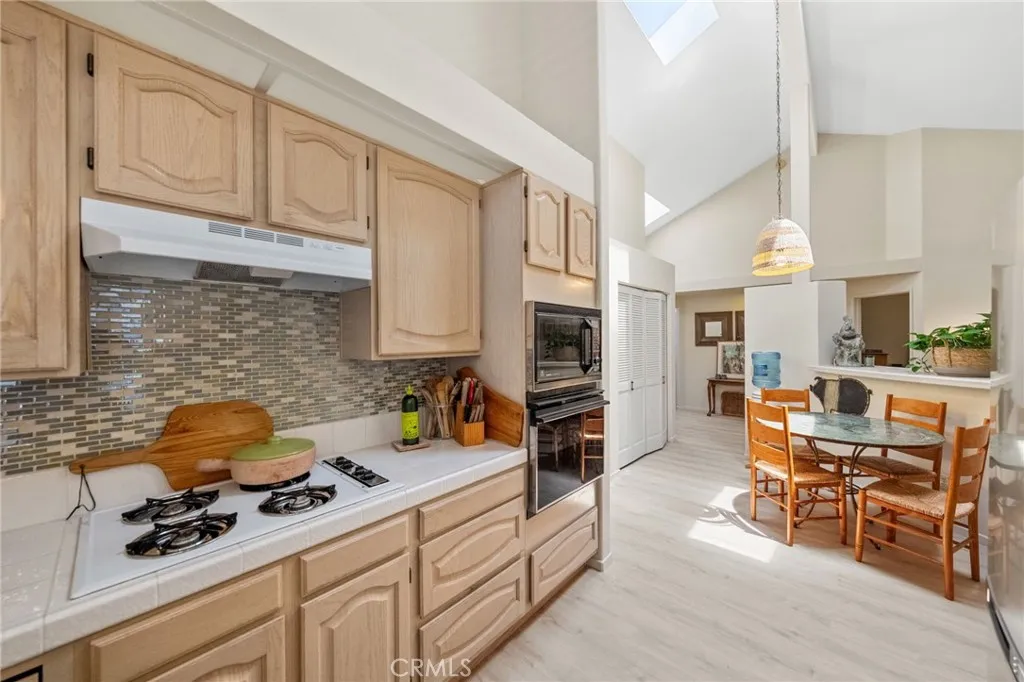 31475 Corte Mallorca, Temecula, California 92592 home-pic-14