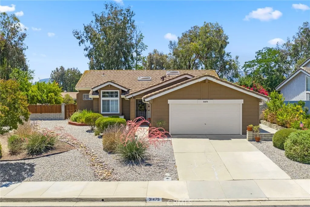 31475 Corte Mallorca, Temecula, California 92592 home-pic-2