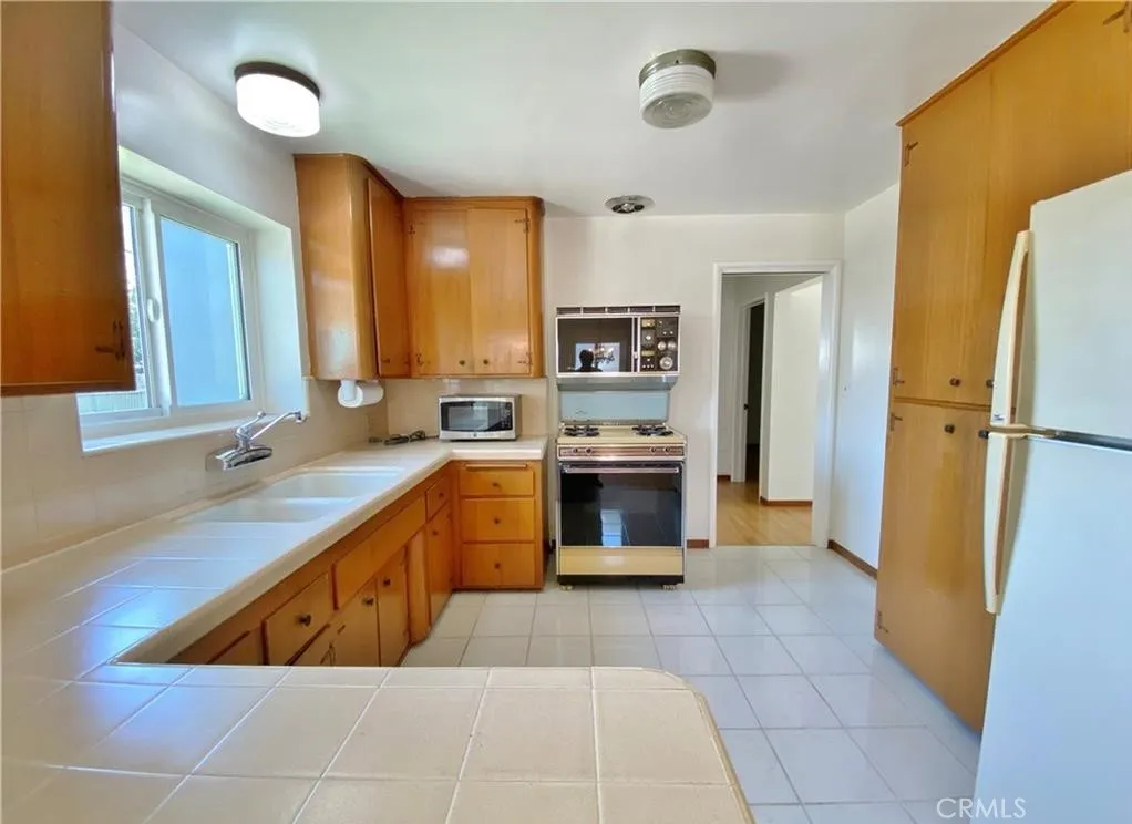 9654 Emperor Avenue, Arcadia, California 91007 home-pic-5
