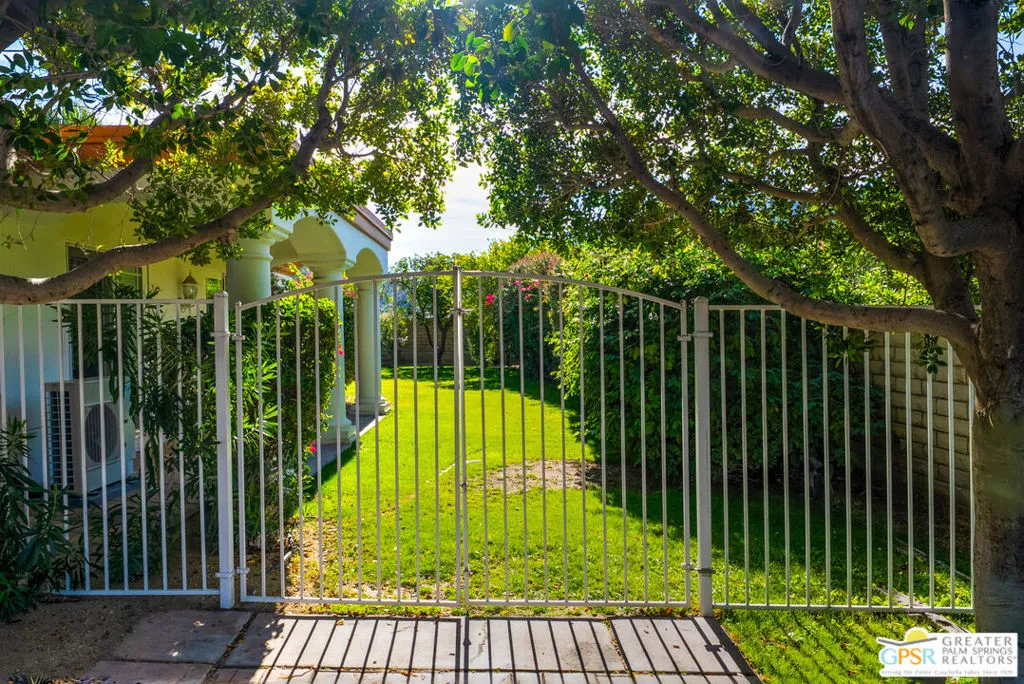 1019 Andreas Palms Drive, Palm Springs, California 92264 home-pic-39