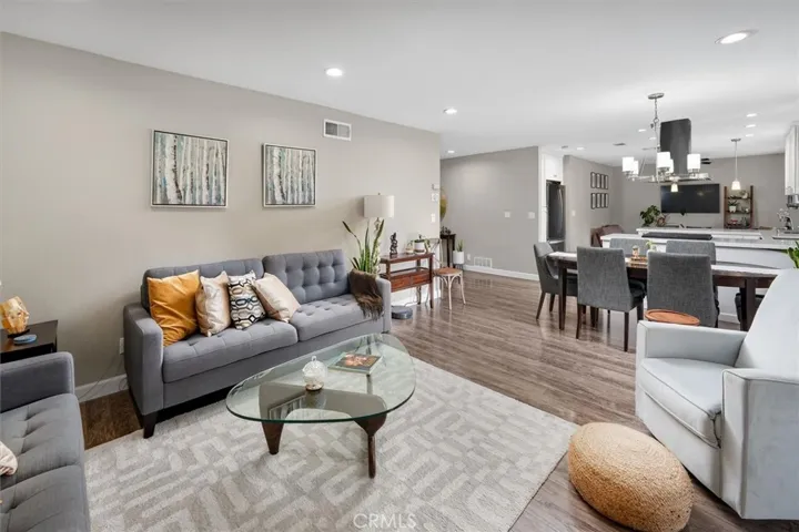 Living Room/Dinning Room/Kitchen