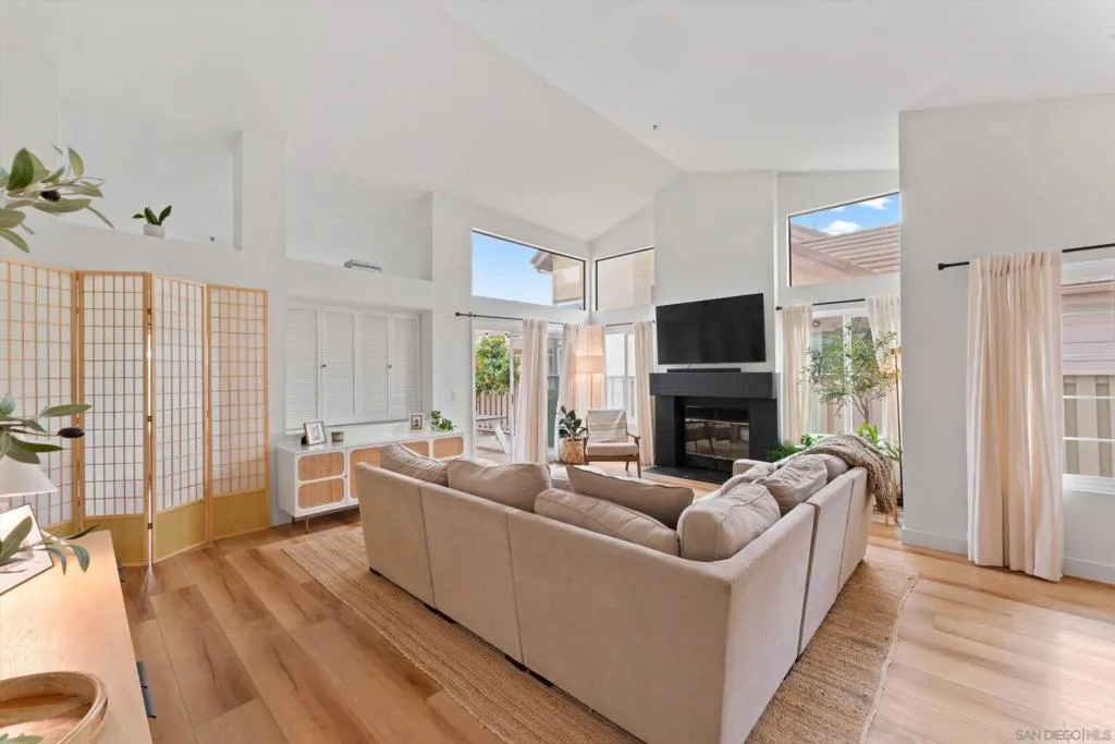 1938 Spyglass Circle, Vista, California 92081 home-pic-15