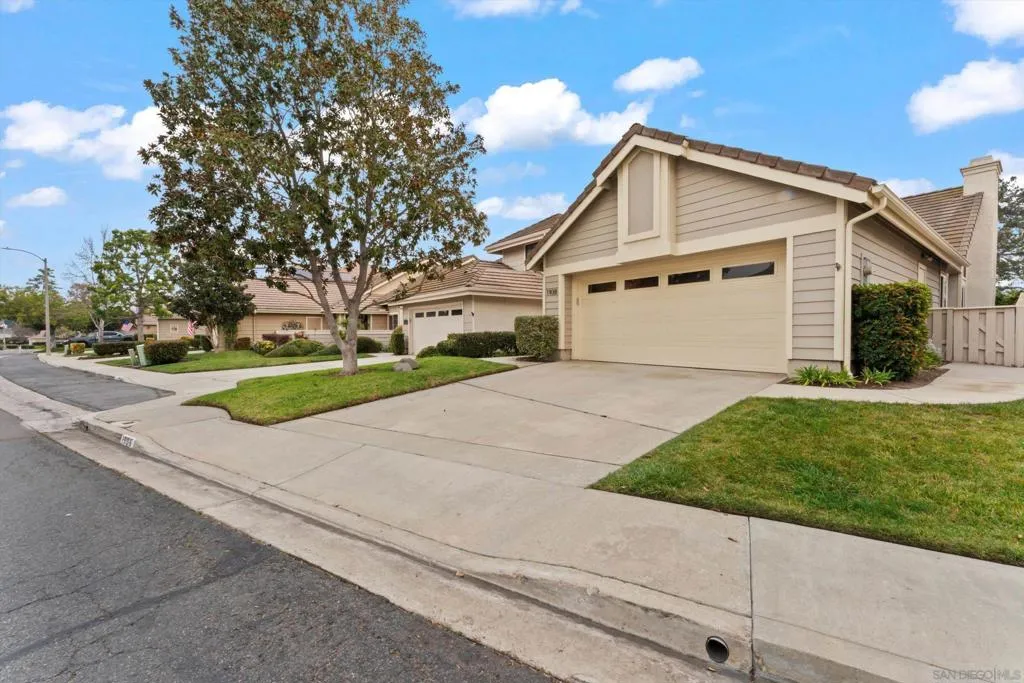 1938 Spyglass Circle, Vista, California 92081 home-pic-2