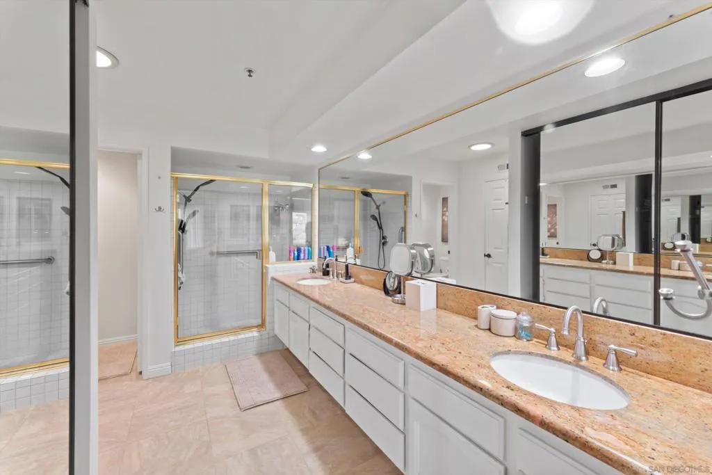 1938 Spyglass Circle, Vista, California 92081 home-pic-28