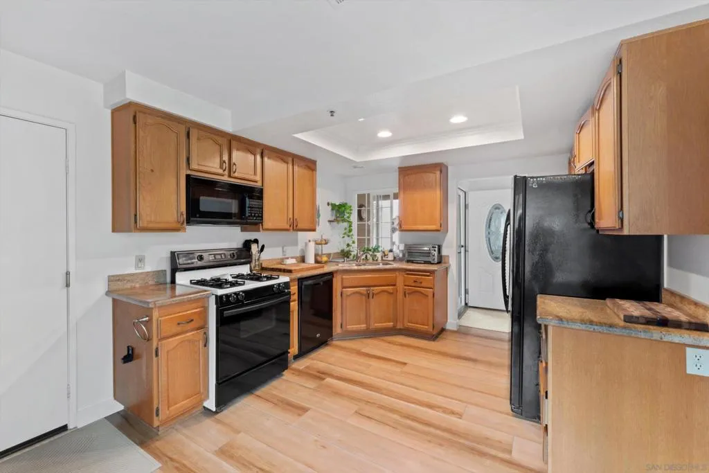 1938 Spyglass Circle, Vista, California 92081 home-pic-21