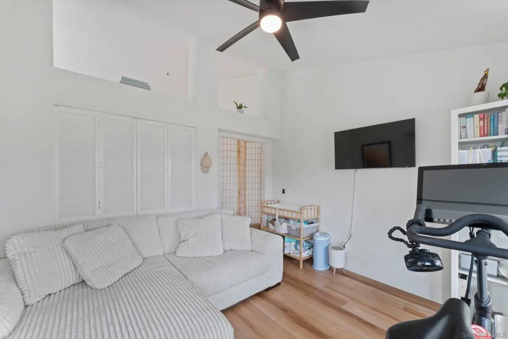 1938 Spyglass Circle, Vista, California 92081 home-pic-19