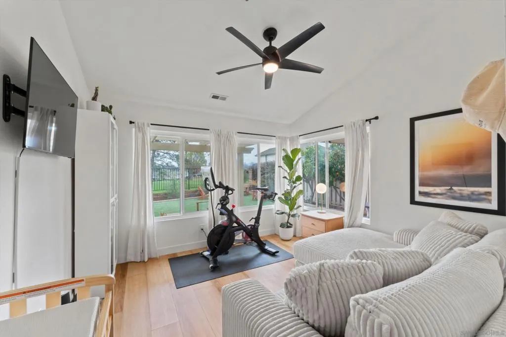 1938 Spyglass Circle, Vista, California 92081 home-pic-16