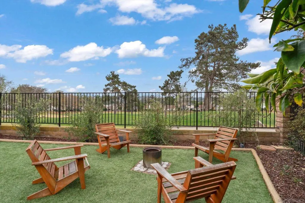 1938 Spyglass Circle, Vista, California 92081 home-pic-40