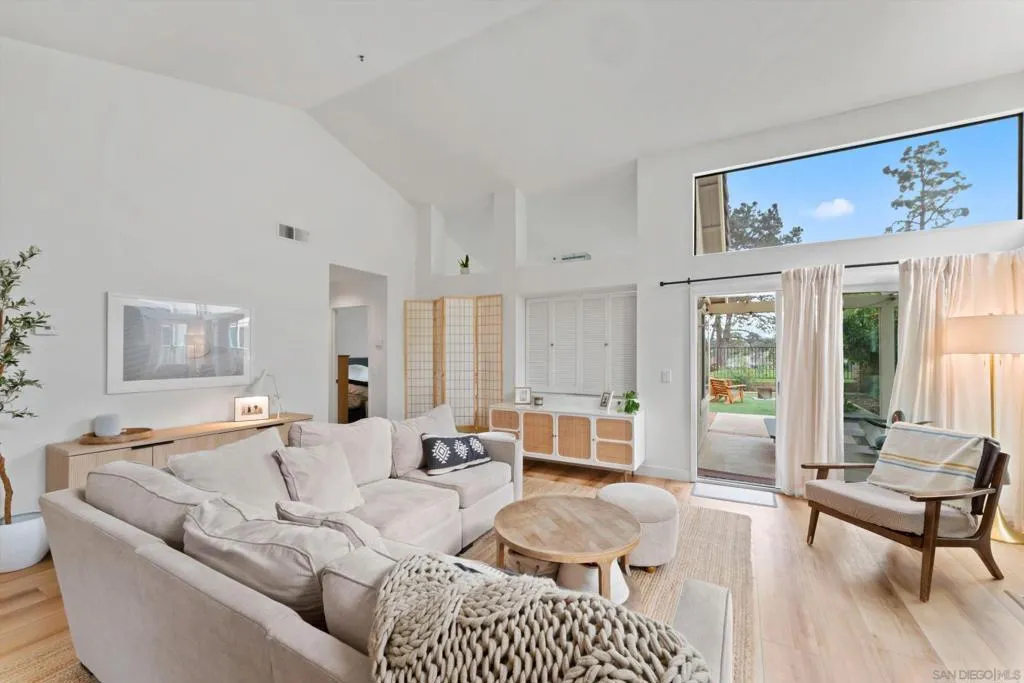 1938 Spyglass Circle, Vista, California 92081 home-pic-14
