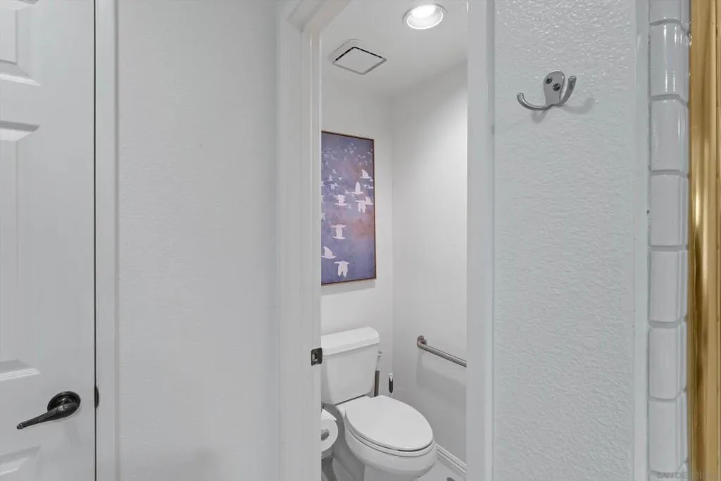 1938 Spyglass Circle, Vista, California 92081 home-pic-30