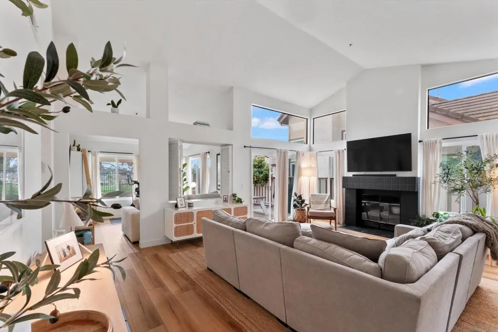 1938 Spyglass Circle, Vista, California 92081 home-pic-10