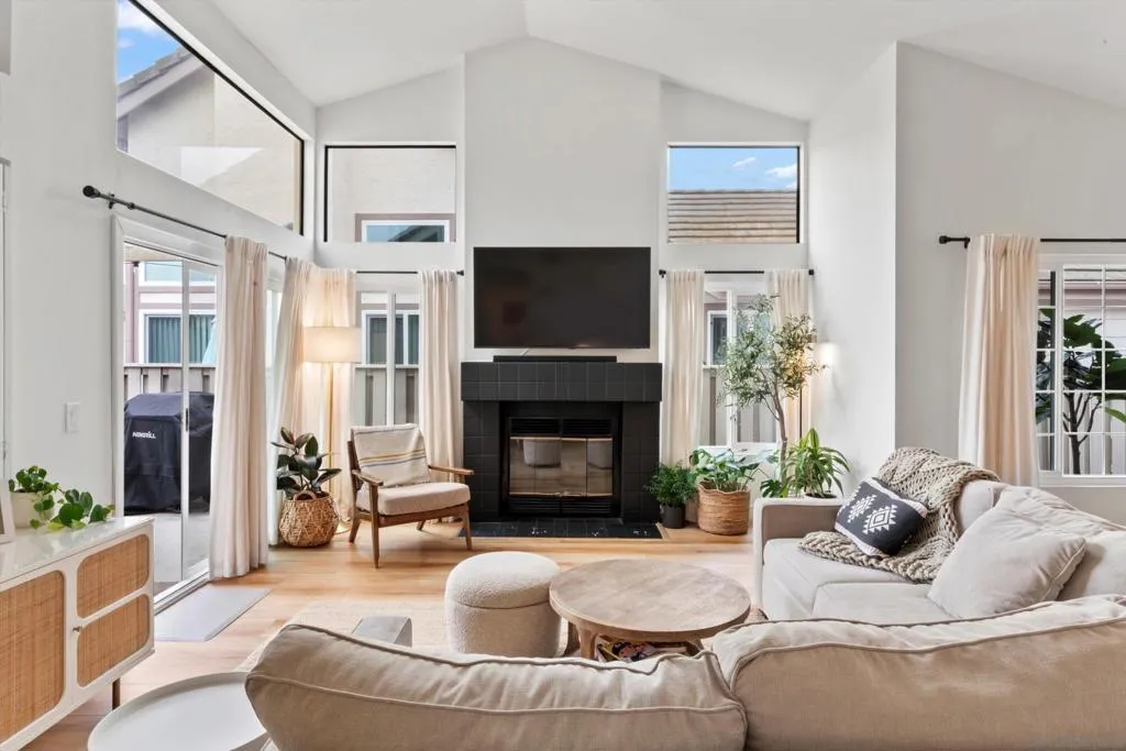1938 Spyglass Circle, Vista, California 92081 home-pic-12