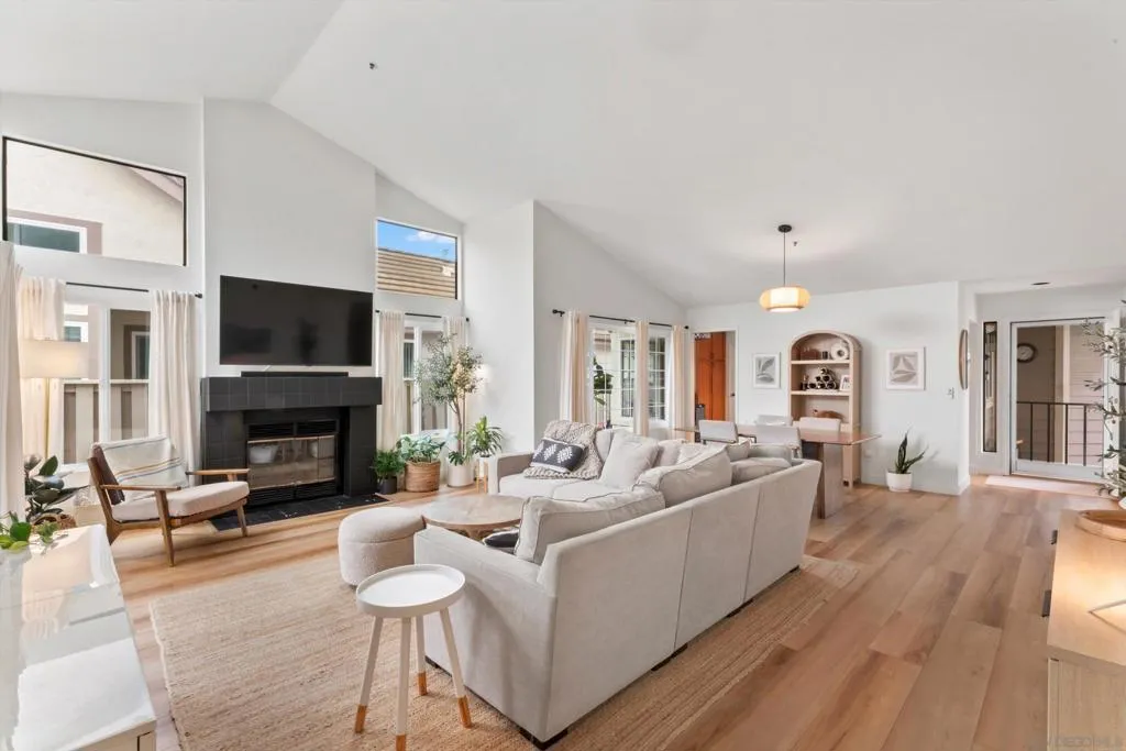 1938 Spyglass Circle, Vista, California 92081 home-pic-11