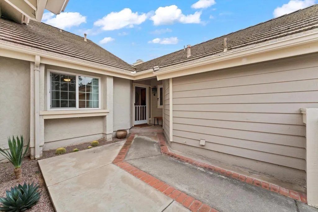 1938 Spyglass Circle, Vista, California 92081 home-pic-5