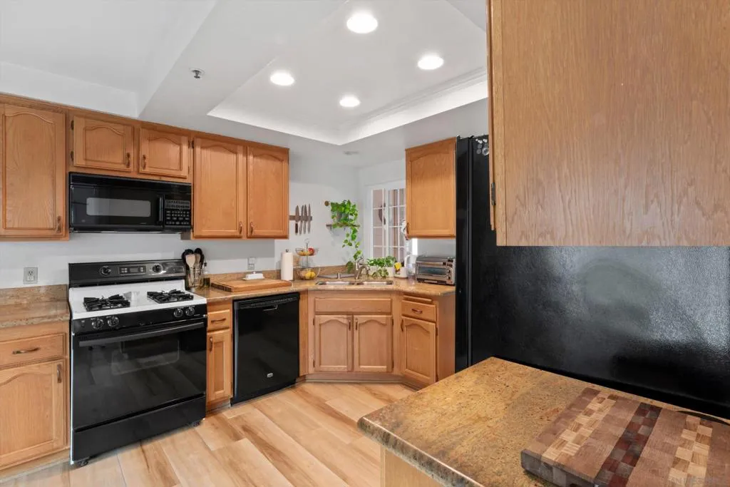 1938 Spyglass Circle, Vista, California 92081 home-pic-22