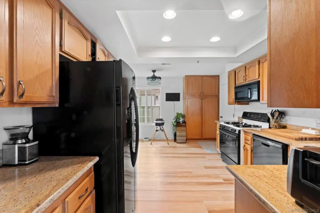 1938 Spyglass Circle, Vista, California 92081 home-pic-23