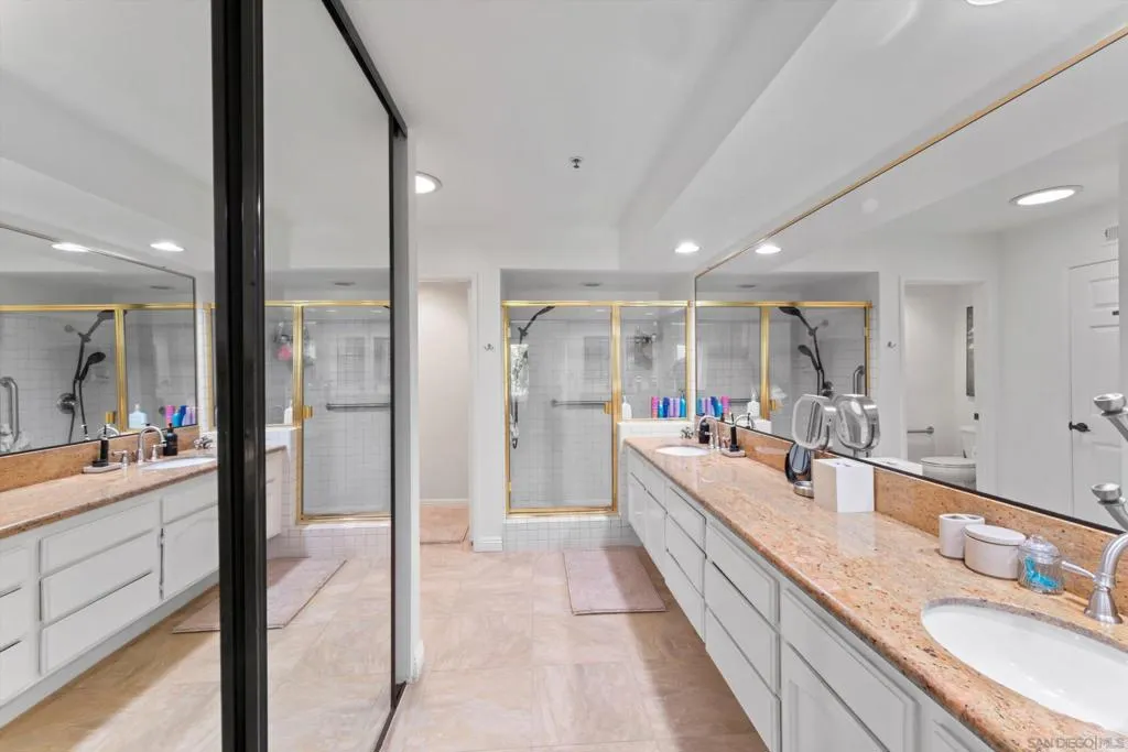 1938 Spyglass Circle, Vista, California 92081 home-pic-29