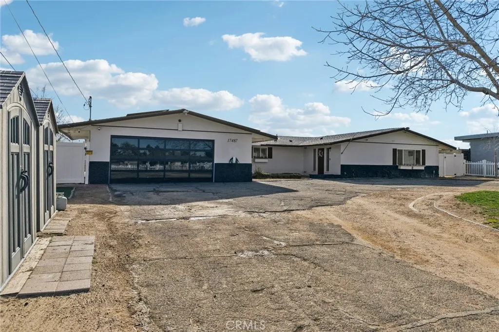 17487 Aspen, Hesperia, California 92345 home-pic-5
