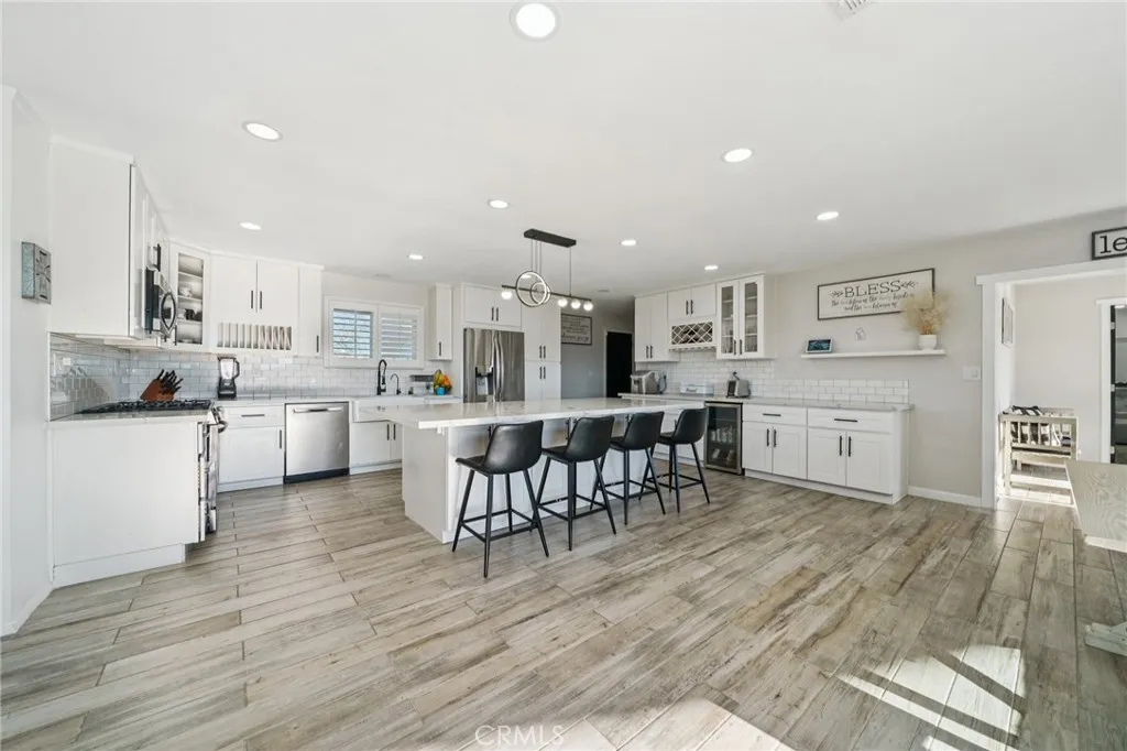 17487 Aspen, Hesperia, California 92345 home-pic-17