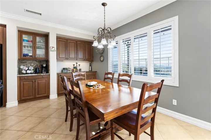 Breakfast room in kitchen