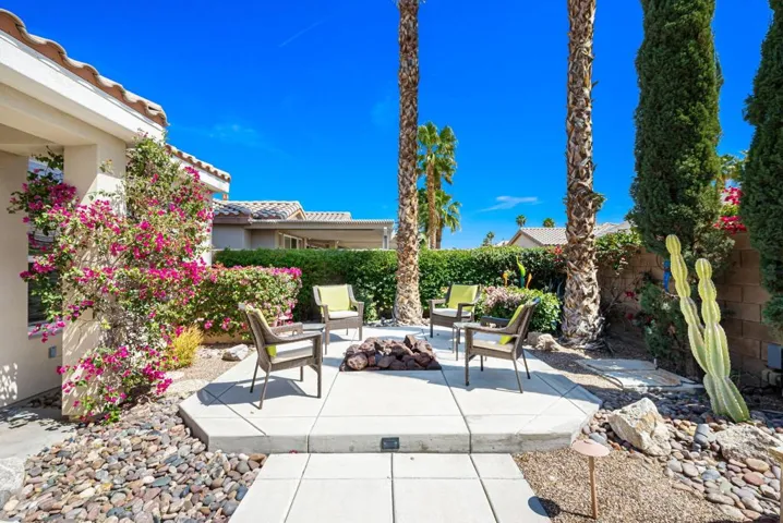 61275 Fire Barrel Dr., La Quinta