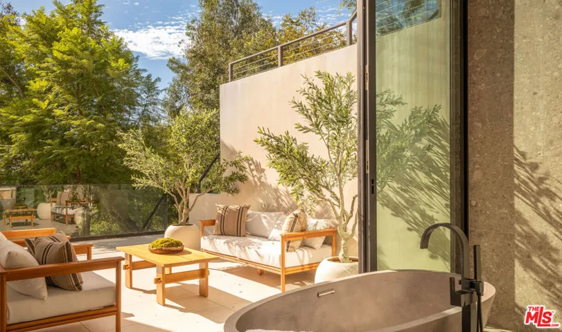 12752 Mulholland Drive, Beverly Hills, California 90210