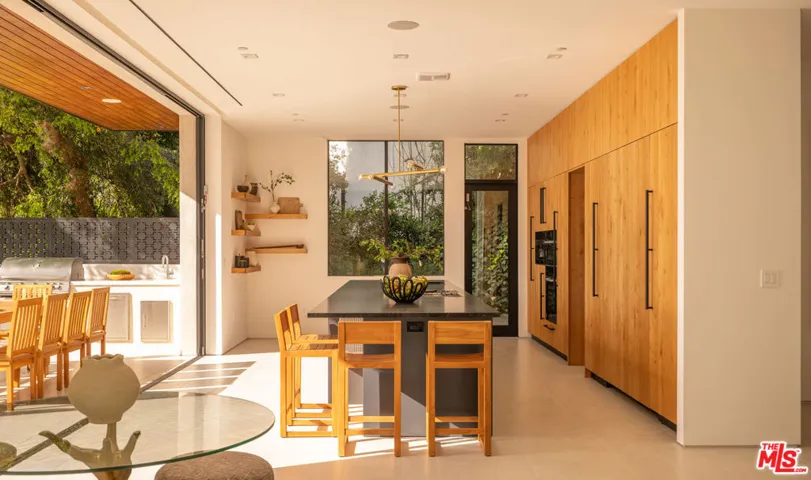 12752 Mulholland Drive, Beverly Hills, California 90210