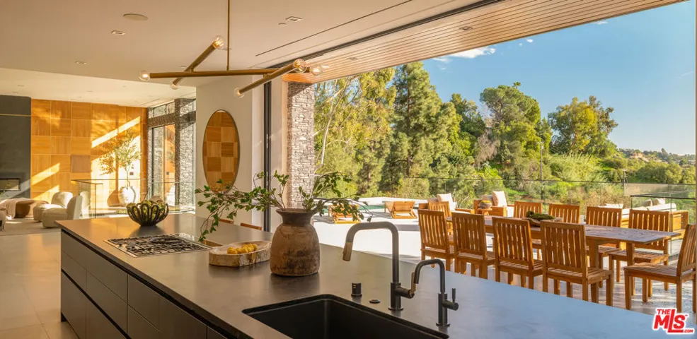 12752 Mulholland Drive, Beverly Hills, California 90210
