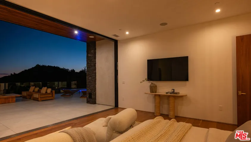 12752 Mulholland Drive, Beverly Hills, California 90210