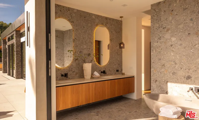 12752 Mulholland Drive, Beverly Hills, California 90210