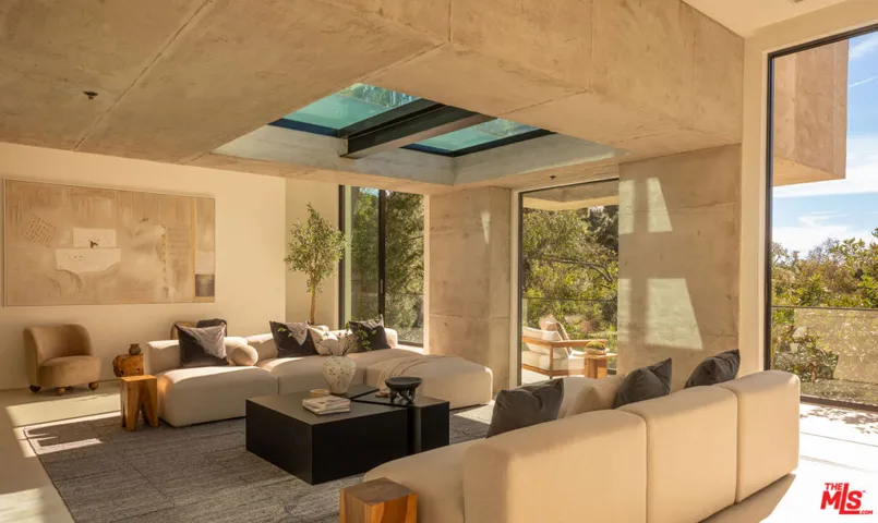 12752 Mulholland Drive, Beverly Hills, California 90210