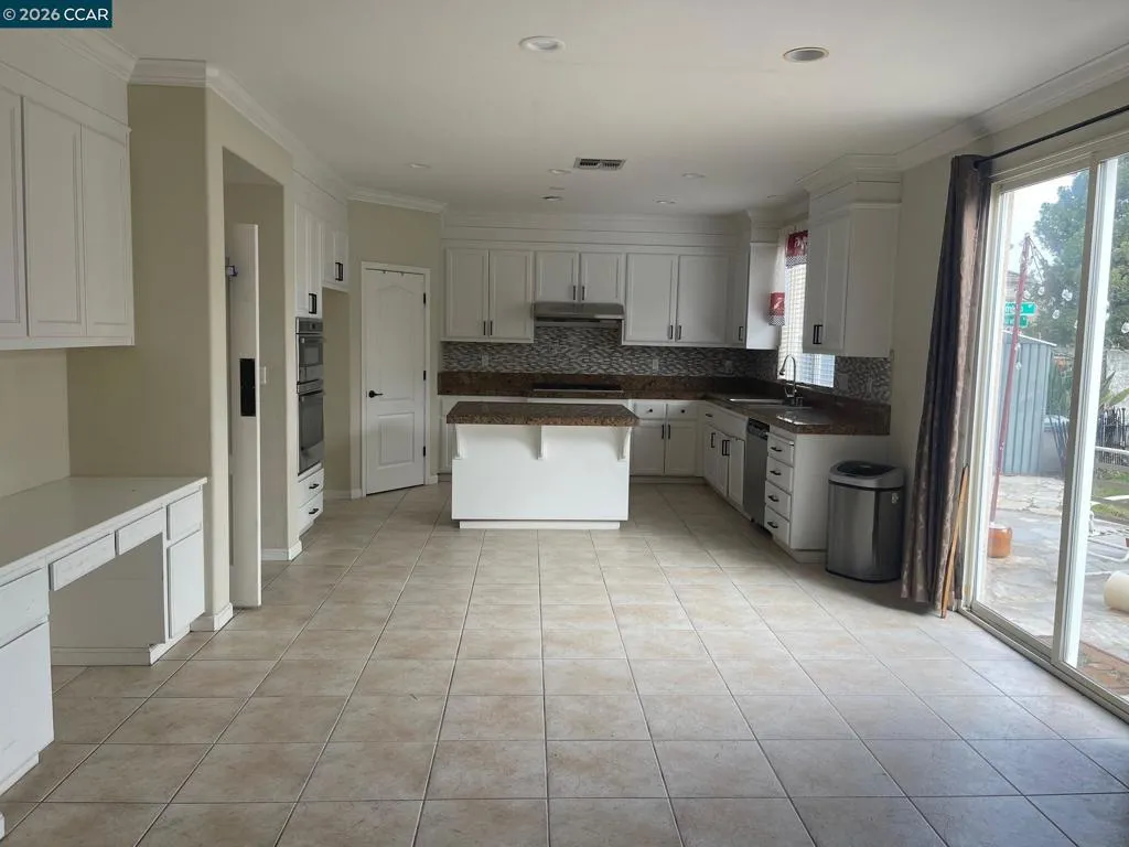 2096 Goldpine Way, Antioch, California 94509 home-pic-20